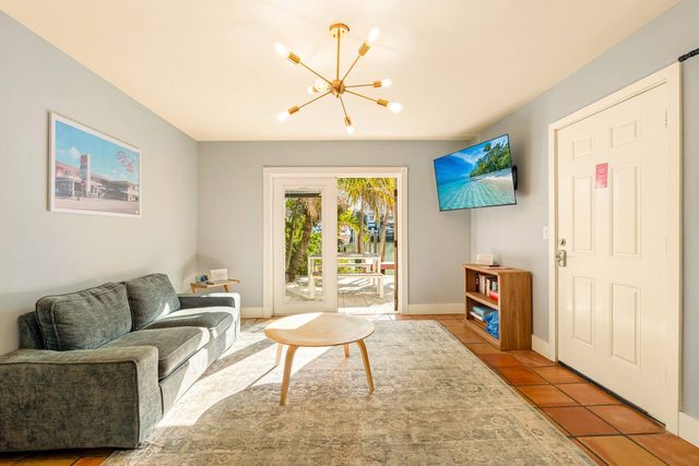 Doorstep Dock ~ Waterfront ~ 3 min to beach — Clearwater, FL
