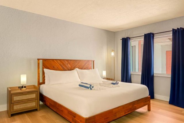 3 min to beach ~ pool ~ free parking ~ dock ~ — Clearwater, FL