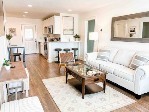 Cute 2 BR Condo Downtown Homewood — Homewood, AL