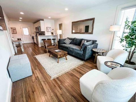 Delightful 2 BR Condo Downtown Homewood — Homewood, AL