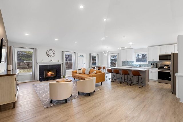 Moxie - w/ Game Room- 4 Kings, Sleeps 15