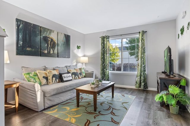 Quiet area/Petfriendly/Wi-fi/5 beds/1.5 bath — Montgomery, IL