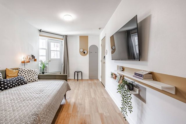 Bachelor Pad with Balcony — Montreal, Quebec