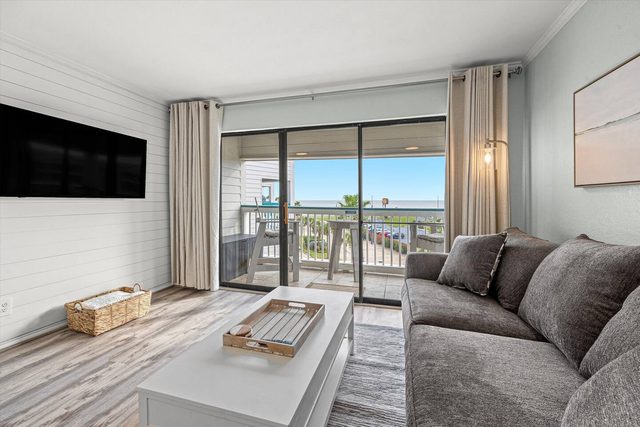 Stunning Ocean Oasis: Pools, Views, Great Location