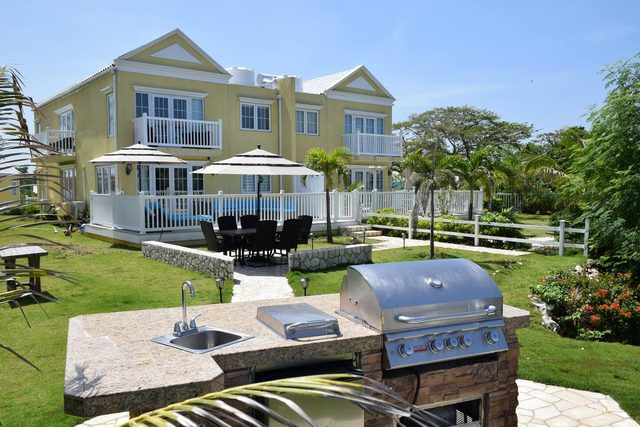 Luxury Negril 2BR Villa | Ocean Views Beach & Pool — Negril, Westmoreland