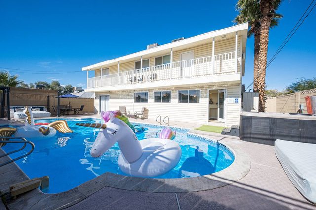 15 Beds, Heated Pool, Near Strip | Views dot Vegas