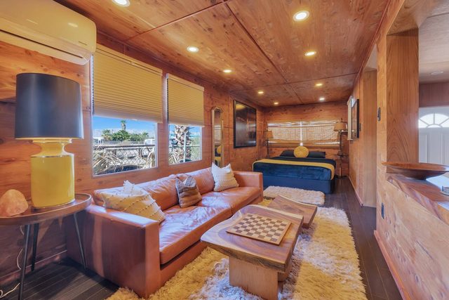 The Nest: One Egg is Un'Oeuf — Niland, CA