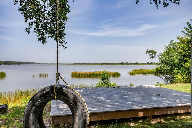Waterfront 2BR Cabin – Ideal for Traveling Workers — Granbury, TX