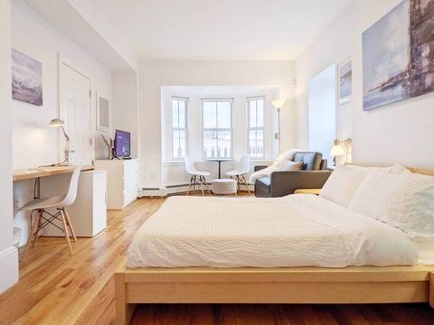 Master Suite with Private Bathroom | Fort Hill | AK Brownstone