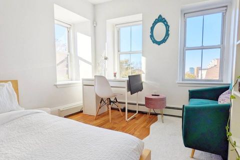Modern Room with Skyline Views | Fort Hill | AK Brownstone — Boston, MA