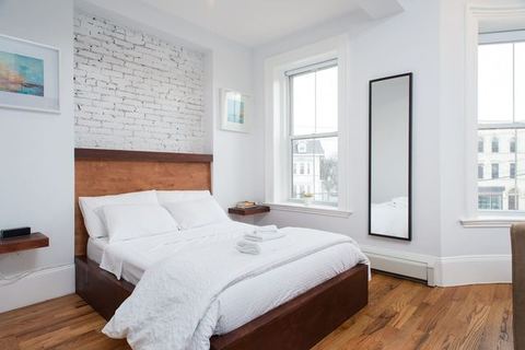 Spacious Room with 10ft Ceilings & Park View | Fort Hill | AK Brownstone — Boston, MA