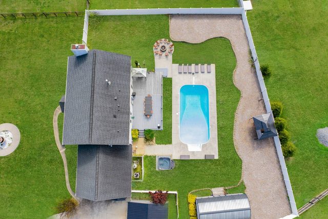 Hot tub | Fire-pit | Pool Table | Heated Pool — Jamestown, NC