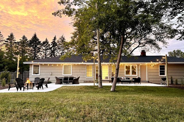 Lakefront Oasis: Hot Tub & Private Beach — Spring Lake, MI
