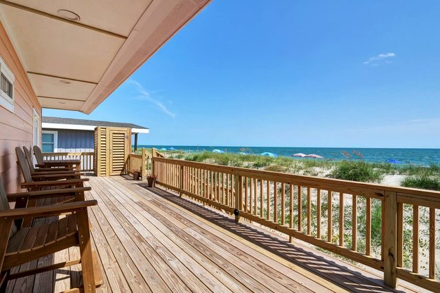 West End Gulls+Guest Favorite+Beach Access, Views — Oak Island, NC