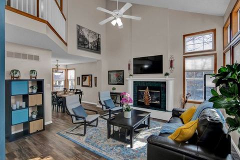 Entire 3-level, 3 BRM home w/King/Queen/Twin beds — Topeka, KS