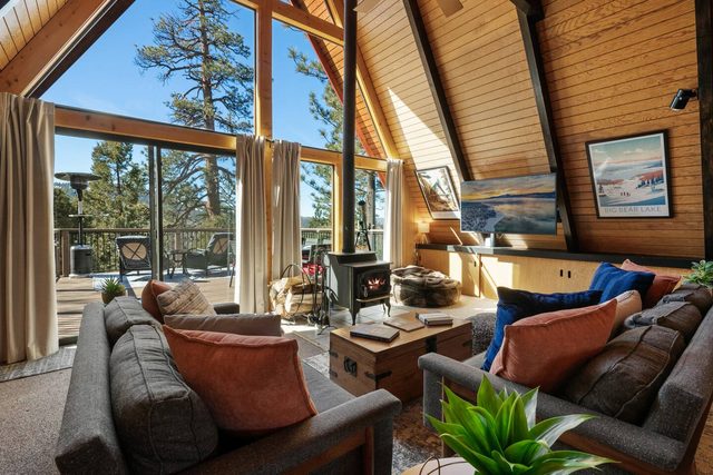 A-frame, Hot Tub, Game Room, Fireplace, Deck, View