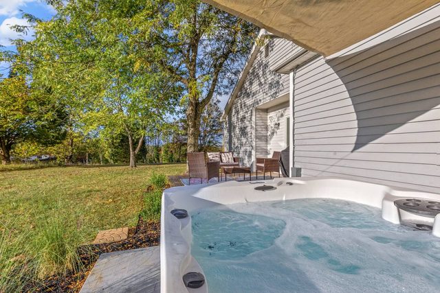 The Luxe/Hot Tub/Putt Putt/10 Miles Shaker Village — Harrodsburg, KY
