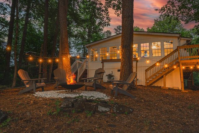 Hooked on Hartwell Lakehouse — Martin, GA