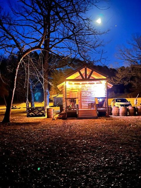 Little Dreamer Log Cabin — Colcord, OK