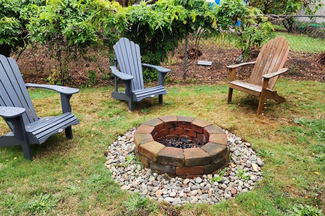 Big Yard+BBQ~Walk2Coffee~FullKitchen~Cozy&Spacious