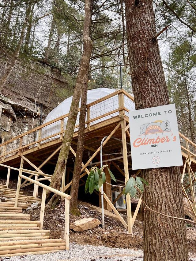 Cliffside Dome| HotTub| Rare Stay in Woods — Beattyville, KY