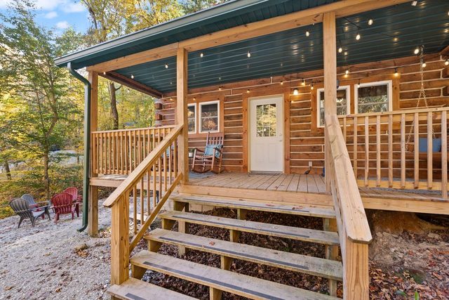 The Toasted Marshmallow Family Cabin — Eckerty, IN