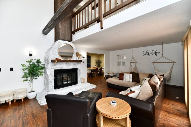 Peaceful, Stunning A-Frame Home near hiking trails — Coatesville, IN