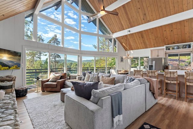 Lakeview House w/ Hot Tub, Game Room & Guest House — Lake Arrowhead, CA