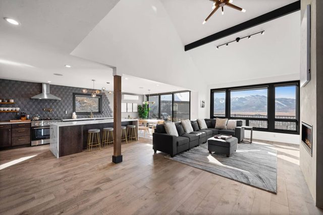 Mountain Retreat w/ Hot Tub & 10 Min to Ski Resort