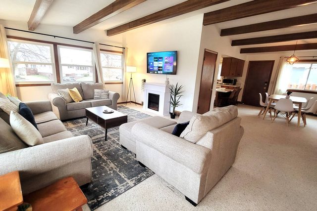 The Gwen | 2BR Apt, Fenced Yard, Pets, <3mi Mayo