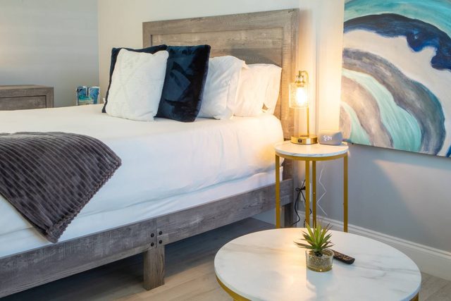 Oceano Suites - Deluxe Queen Room — Daytona Beach, FL