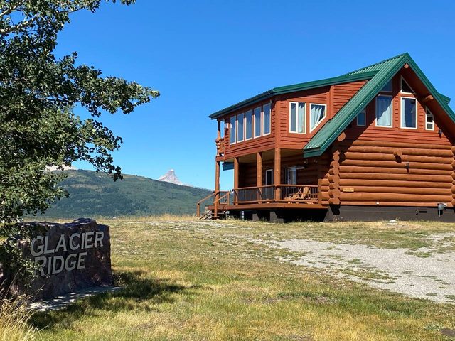 Glacier Ridge Chalet, a Unique Rockies Panorama — Babb, MT