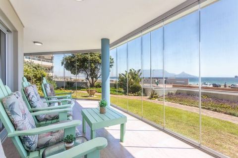 Cape Town - Beachfront apartment with stunning views