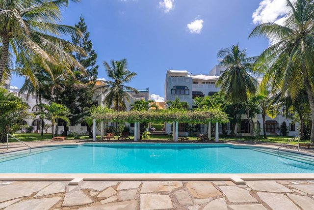 Diani Beach - luxury 2 bedroom apartment with pool & garden by El Mufasa — Diani Beach, Kwale County