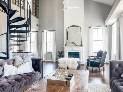 Gold Door Loft *(natural light galore!)