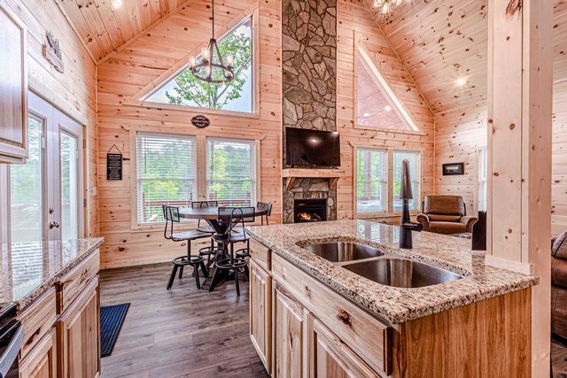 Sleepy Ridge Cabin — Bryson City, NC