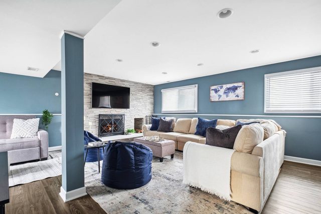 Spacious Home in Chicago Suburbs - Holiday Home