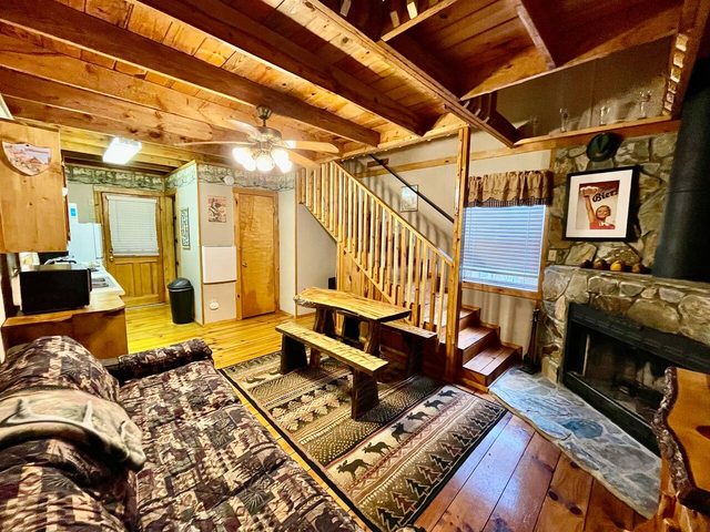 ❤Oktoberfest themed Cabin in woods w/ stream #14 — Helen, GA
