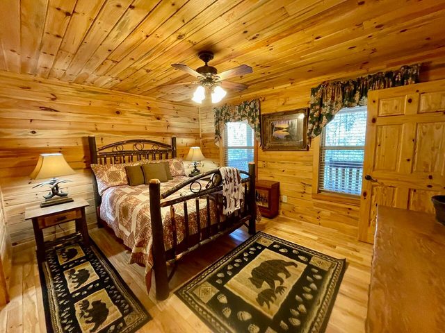 Cabin 2 bed close to Helen w/ hot tub #15