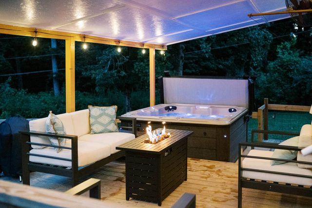Cozy Cottage w/ hot tub + dog friendly + EV chrgr