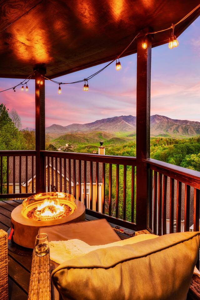 Unbeatable Smoky View| Jacuzzi| Gameroom| Firepits — Gatlinburg, TN