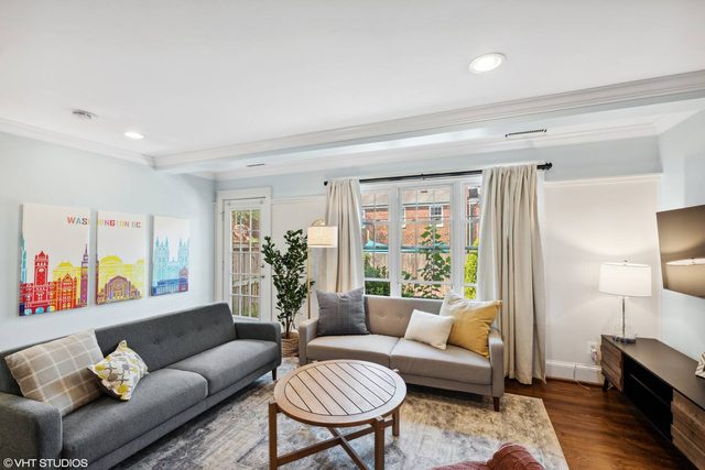 Del Rey 4BR home | King bed, Firepit - 10 min/DC — Alexandria, VA