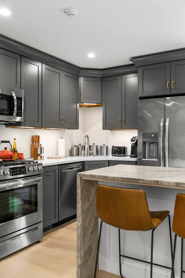 Stylish + Modern Central Ptown Condo + EV Charger — Provincetown, MA