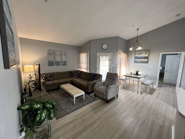 o CHARMING CONDO MINUTES FROM GORGEOUS CLEARWATER BEACHES o — Clearwater, FL
