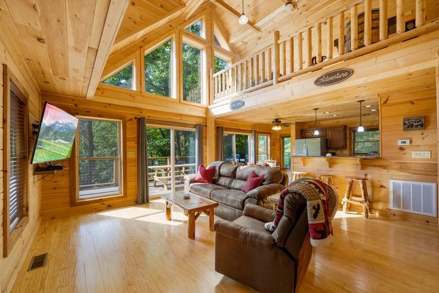 “Mountain Iris” Views! Hot Tub/Games/Dog-Friendly — Sevierville, TN