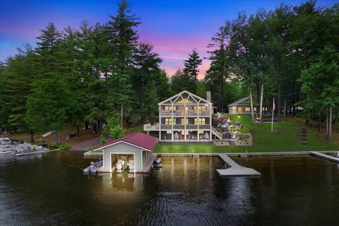 Lakefront Lodge | 6BR, Dock, Fire Pit, Sleeps 14 — Brantingham, NY