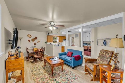 Carriage House -Private Comfy 2 Bedroom Kg bed — Topeka, KS