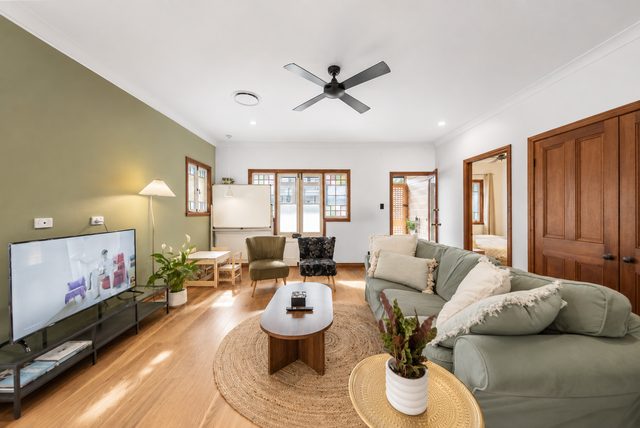 House of Fairy Wren -Charming Queenslander Cottage mins drive to Brisbane CBD and Gabba Stadium! - Holiday Home — Annerley, Queensland