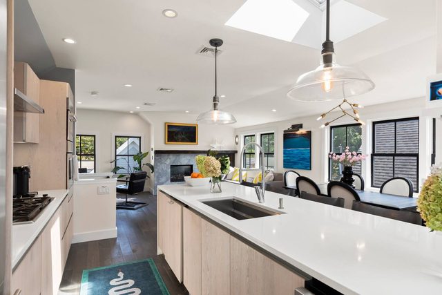 Luxury Condo | Steps to Ferry | Parking + Roofdeck