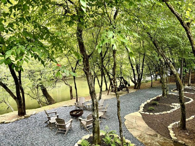 Toccoa Riverfront Cabin | Hot Tub & Fire Pit